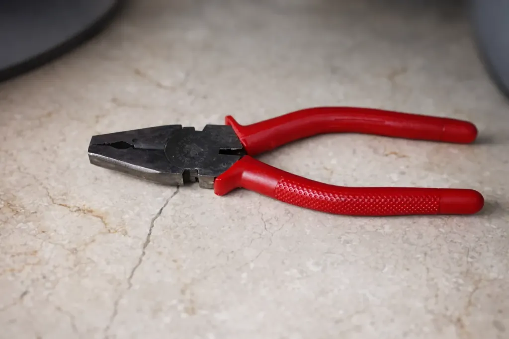[Diamond Brand] COMBANATION PLIERS-7''Red
